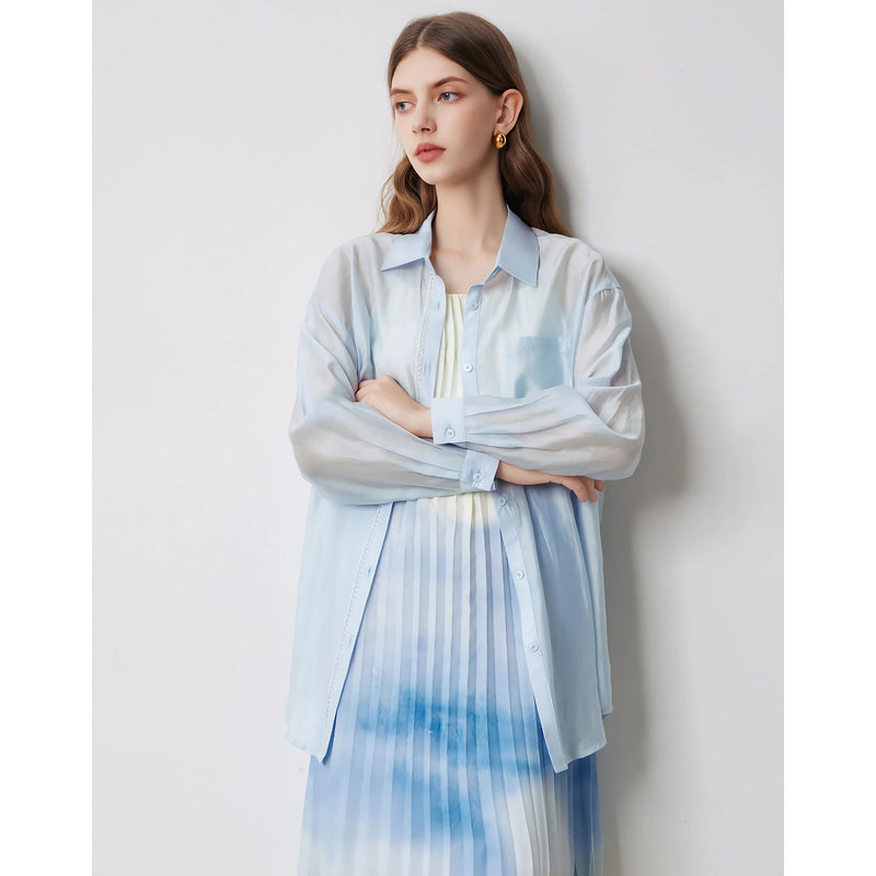 Blusa feminina elegante em Tencel Lyocell com gola dobrável.