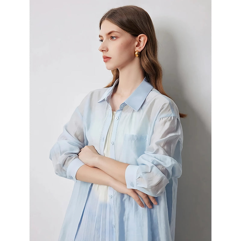 Blusa feminina elegante em Tencel Lyocell com gola dobrável.