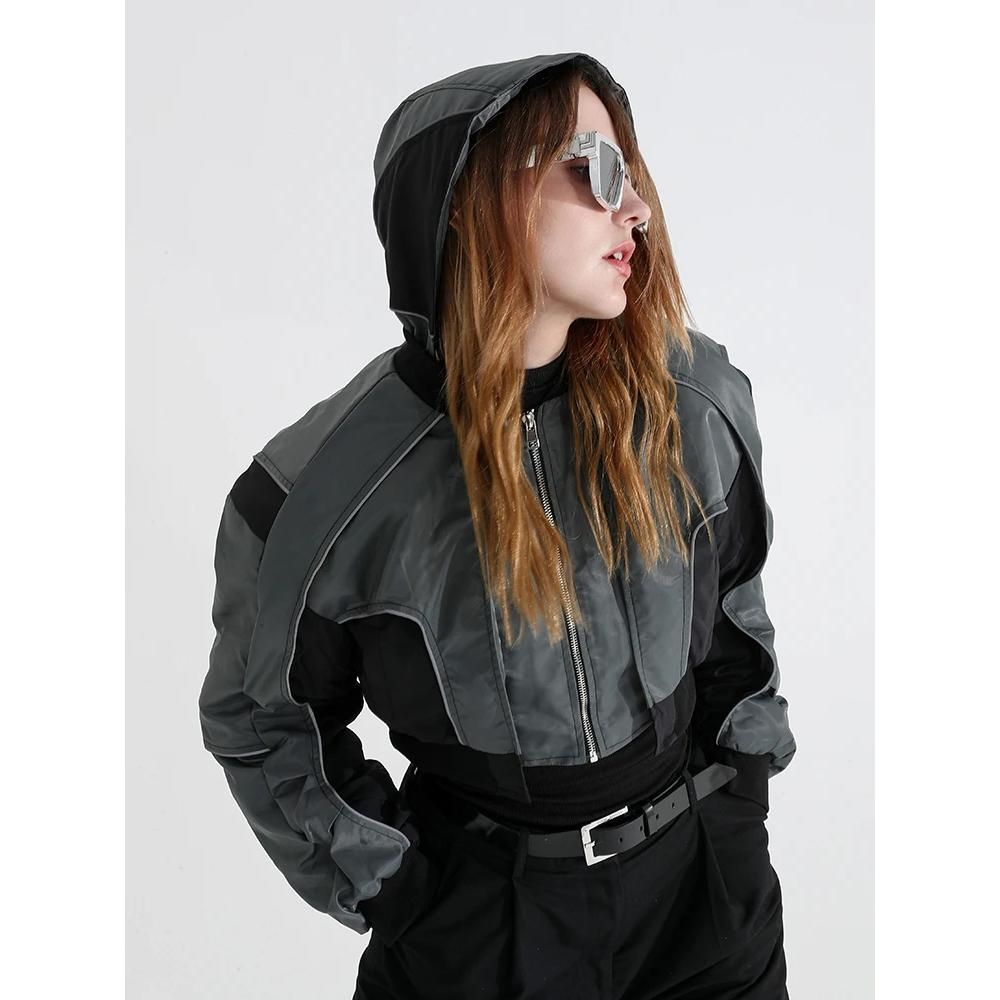Herbstliche Kapuzenjacke mit reflektierenden Einsätzen