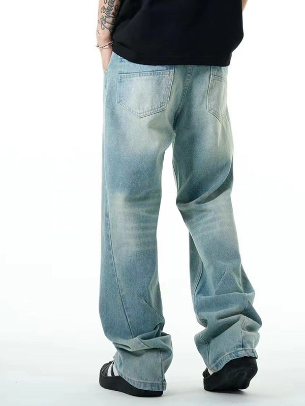 Verwaschene, abgenutzte Freizeitjeans, gerader, lockerer Schnitt, dünn, schlicht