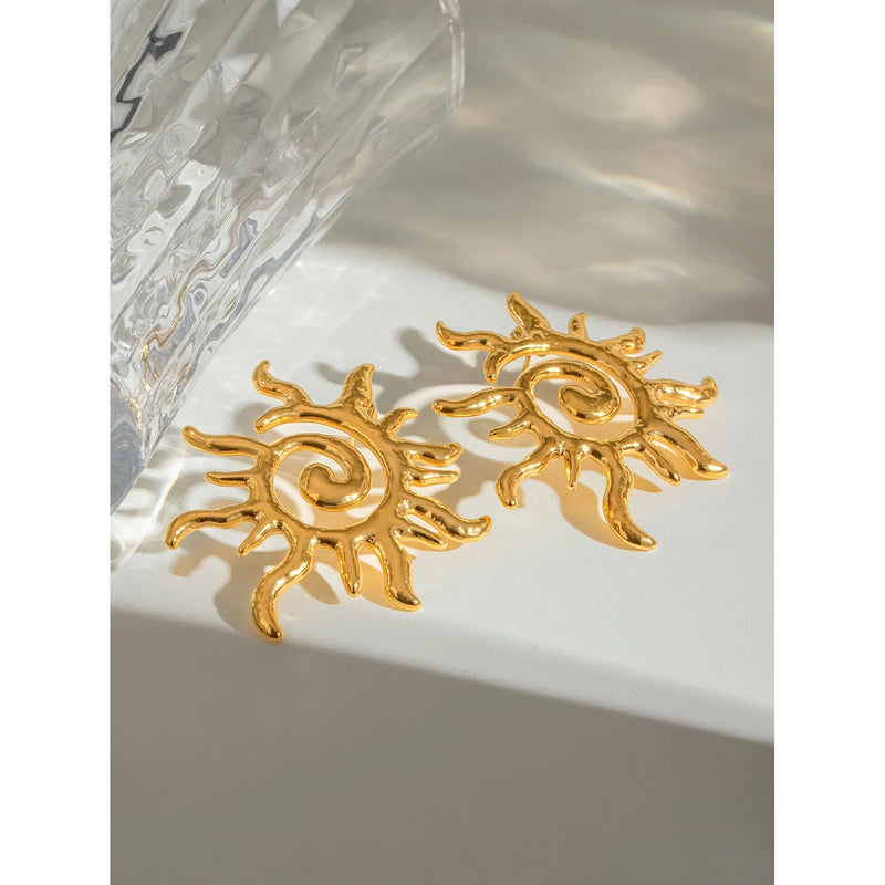 sun-shaped stud earrings, view 6 - MRSLM