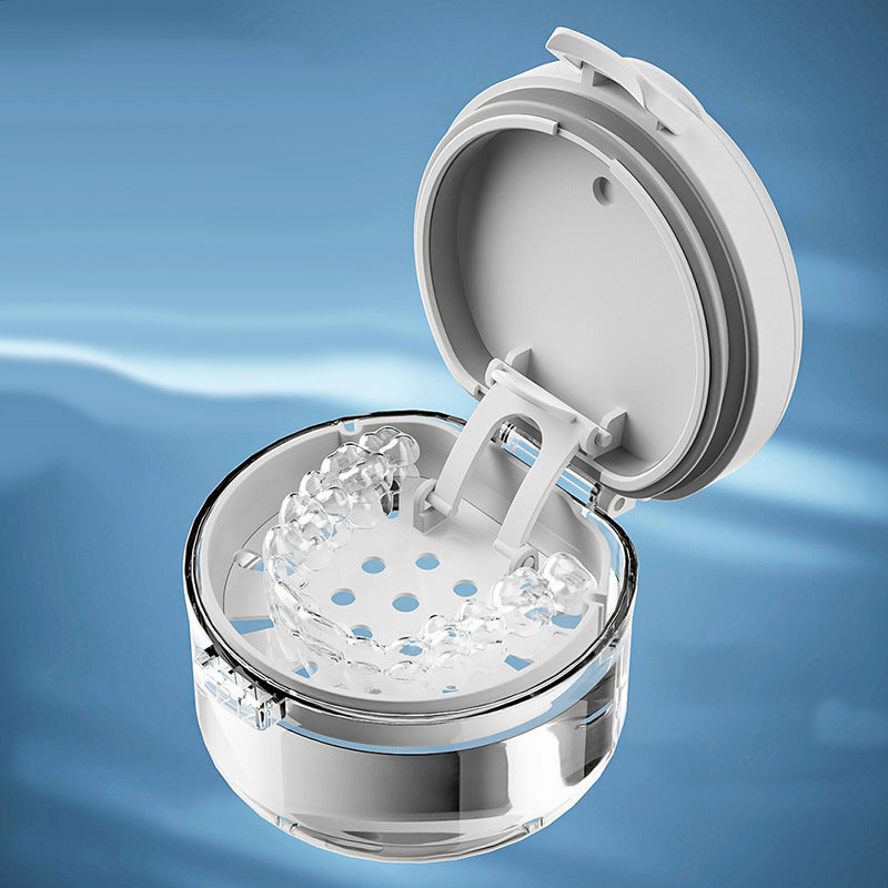portable orthodontic retainer case, view 2 - MRSLM