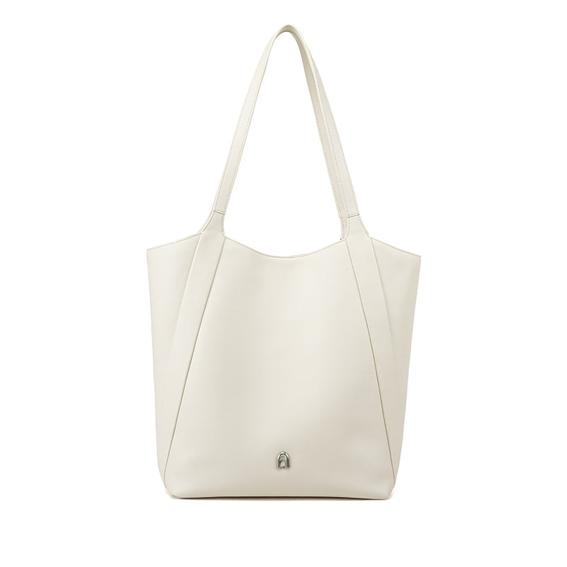 Bolsa de ombro elegante e espaçosa em couro para mulheres.