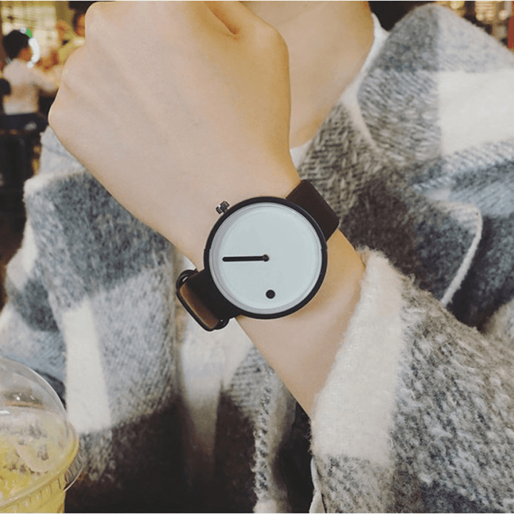 Fashion Simple Elegant Classic Women Wristwatch round Dial Leather Band Female Quartz Watches - MRSLM