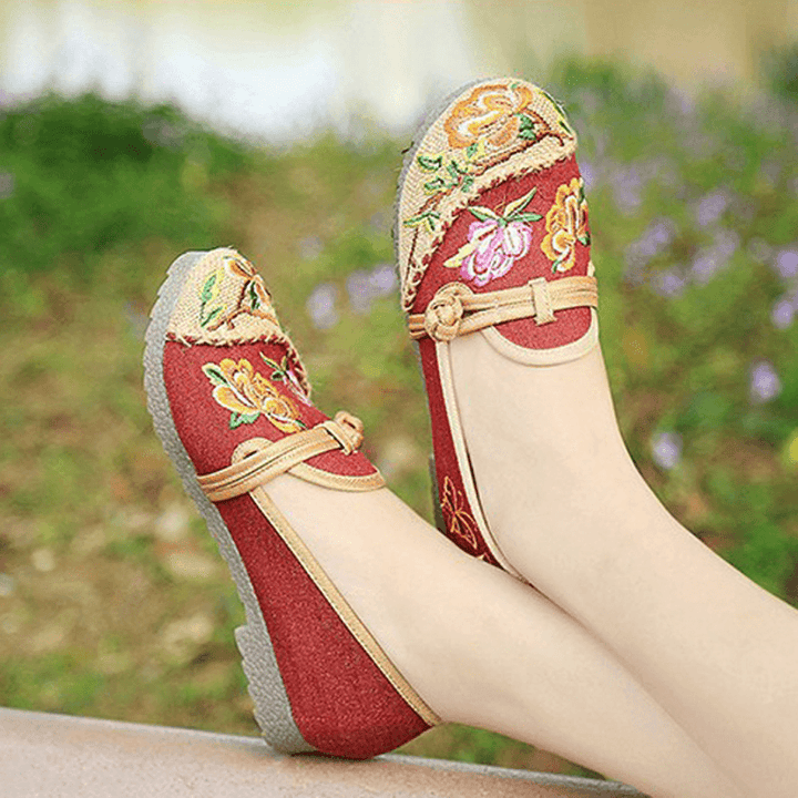 Chinese Flower Embroidered Retro Slip on Flat round Toe Shoes - MRSLM
