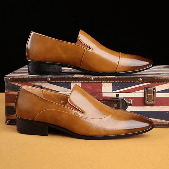Men Soft Sole Pointy Toe Slip on Vintage England Style Casual Dress Shoes - MRSLM