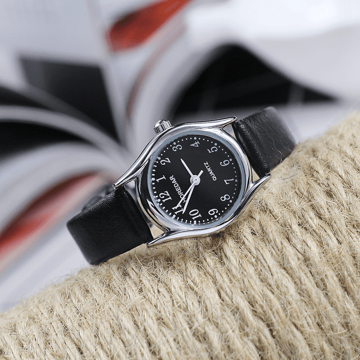 HOREDAR 3079 Retro Style Women Wrist Watch Small Dial Leather Strap Quartz Watches - MRSLM