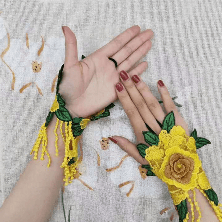 Women Ethnic Embroidery Hallow Wristband Fashion Floral Half Cover Finger Tassel Gloves - MRSLM
