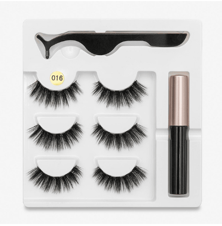 A Pair Of False Eyelashes With Magnets In Fashion - MRSLM