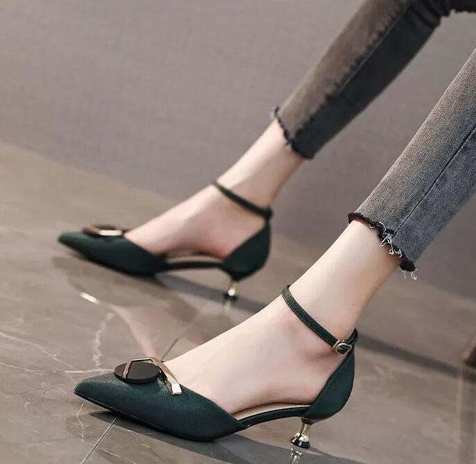 Pointed Toe Low-heel Sandals With A Buckle - MRSLM