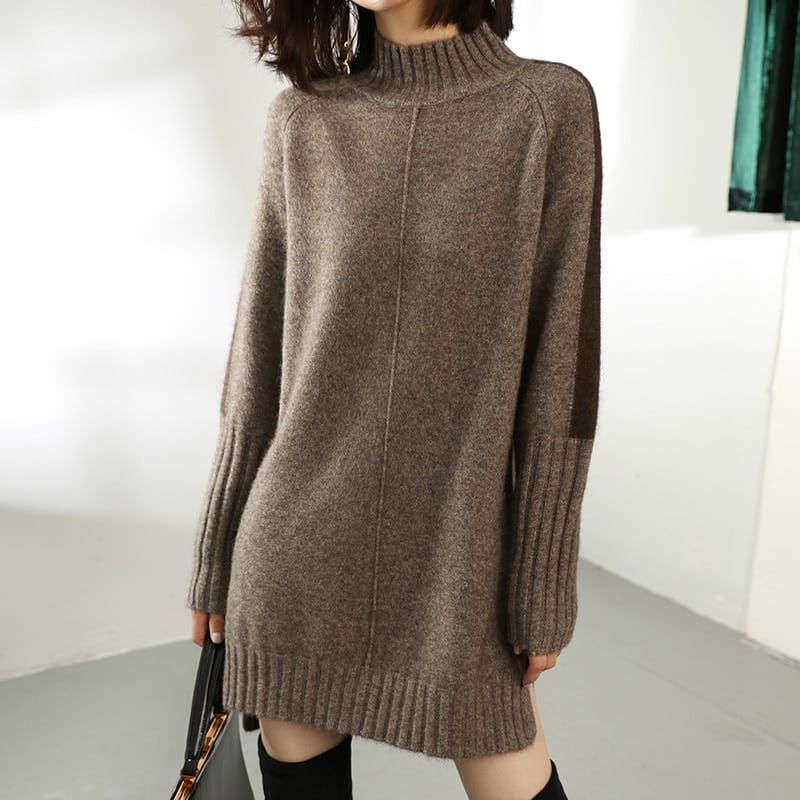 Vestido feminino de malha com mangas contrastantes