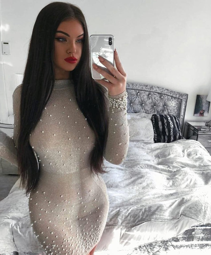 Vestido feminino de manga comprida com decote redondo e aplicações de miçangas