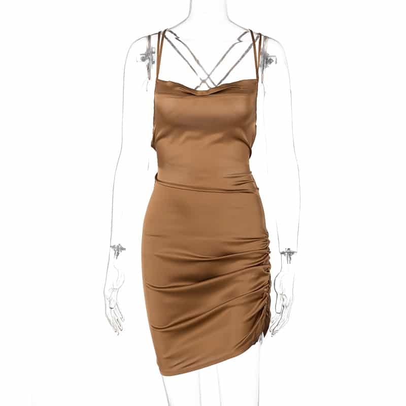 Vestido curto feminino com alças finas e costas nuas