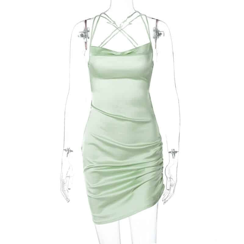 Vestido curto feminino com alças finas e costas nuas