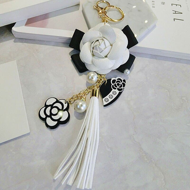 Luxuriöser Schlüsselanhänger mit Rose aus schwarzem/weißem Leder für Damen